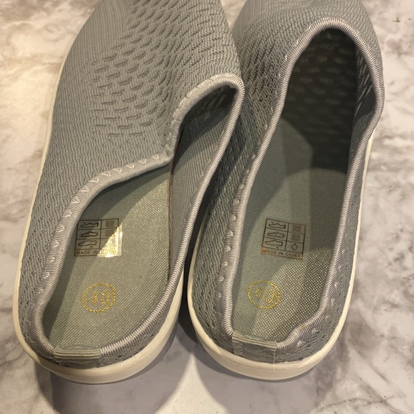 Slip on Shoes - Picture 3 of 8